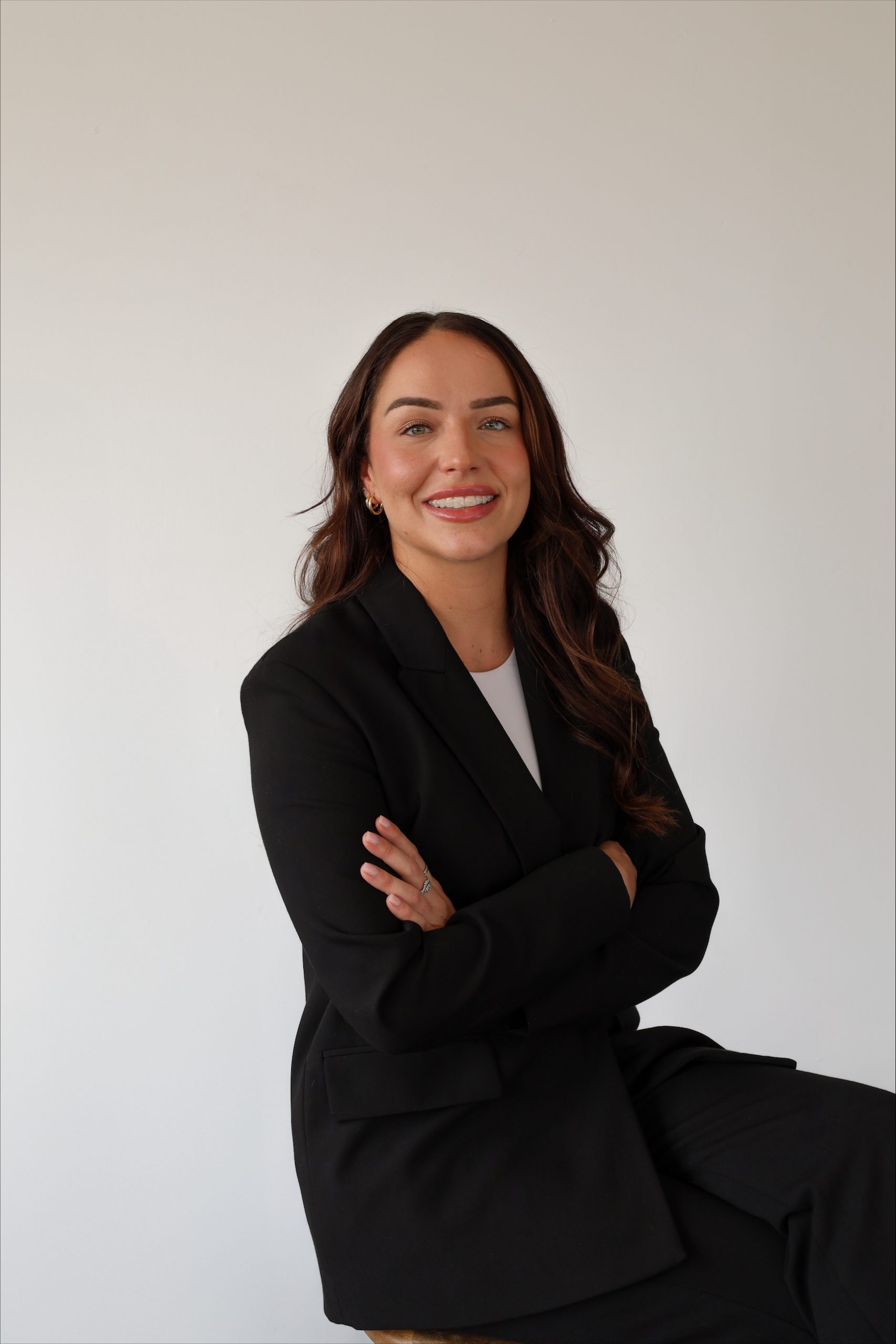 Portrait professionnel de Mégane Boucher utilisé sur une page de services en assurance aux particuliers au Québec. Image associée à l’accompagnement offert par un courtier pour des besoins courants lors d’une installation au Québec.