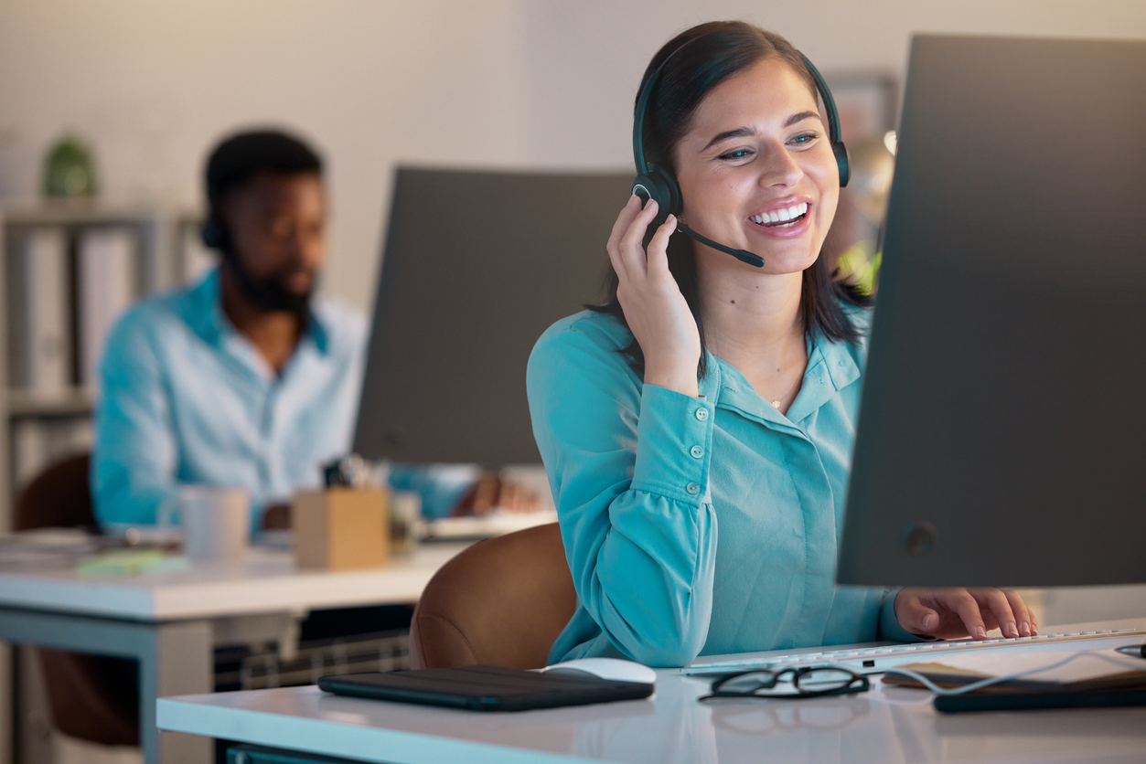 Professional exchange in an office environment related to insurance services in Québec. Illustration of collaboration and guidance values.