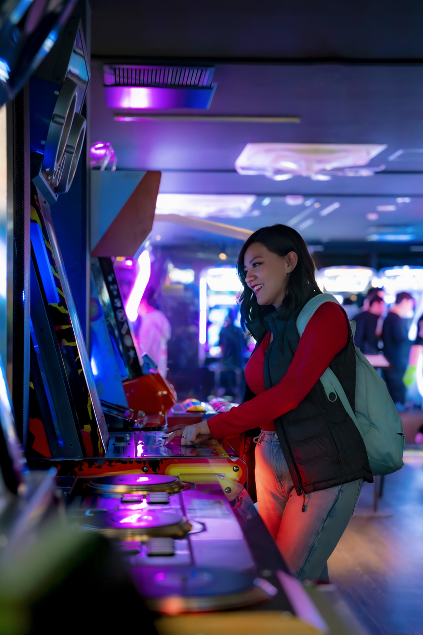 Installation de loisirs comprenant des jeux d’arcade fréquentés par la clientèle. Référence à l’assurance responsabilité civile des entreprises de loisirs au Québec.