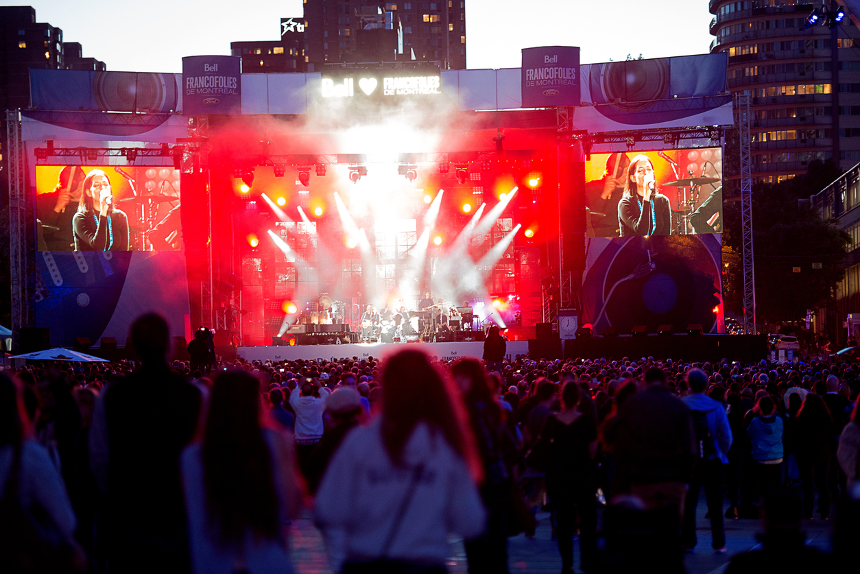 Crowd in front of the main stage in Francofolies festival